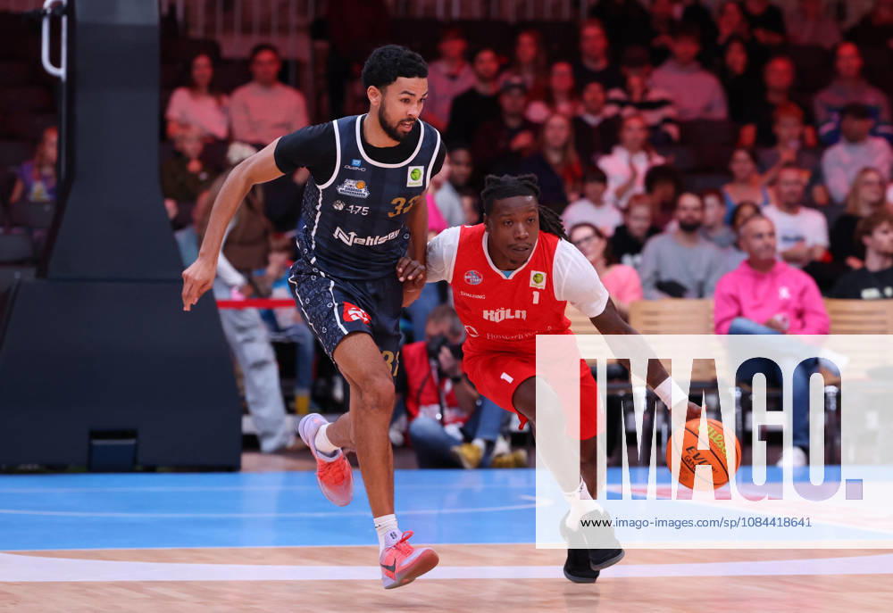 V.l. Nolan Hodge (Eisbaeren Bremerhaven 32), Antonio Williams (RheinStars Koeln 01) GER, RheinStars Koeln vs. Eisbaeren Bremerhaven, Basketball, ProA, 4. Spieltag, Spielzeit 2026 2027, 11.10.2026 GER, RheinStars Koeln vs. Eisbaeren Bremerhaven, Basketball, ProA, 4. Spieltag, Spielzeit 2026 2027, 11.10.2026 RheinStars Koeln