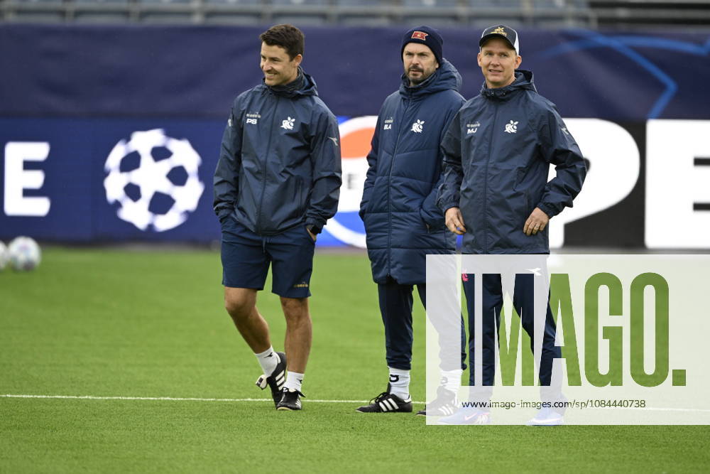 Champions League soccer, Viking vs. Bayern Munich, Stavanger, October 12, 2026: Bjarte Lunde Aarsheim and Morten Jensen during Viking’s training session at Lyse Arena in Stavanger, ahead of the Champions League match between Viking and Bayern Munich. Photo: Carina Johansen, NTB, Stavanger, Norway. . RESTRICTED USE FOR BETTING COMPANIES.