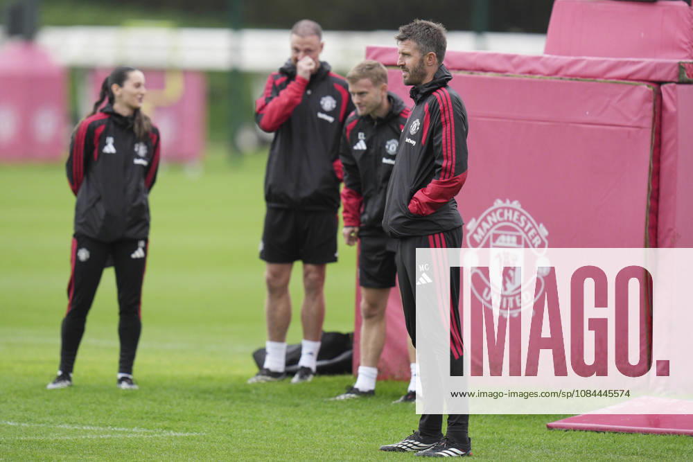 Manchester United, ManU Training, Champions League Manchester United manager Michael Carrick and his staff watch the players warm up during the Manchester United Training Session at Carrington Training Centre, ahead of the UEFA Champions League Matchday 2 v Atletico Madrid, Manchester, England on 12 October 2026 Credit: Steve Flynn Every Second Media Editorial use only. All images are copyright Every Second Media Limited. No images may be reproduced without prior permission.