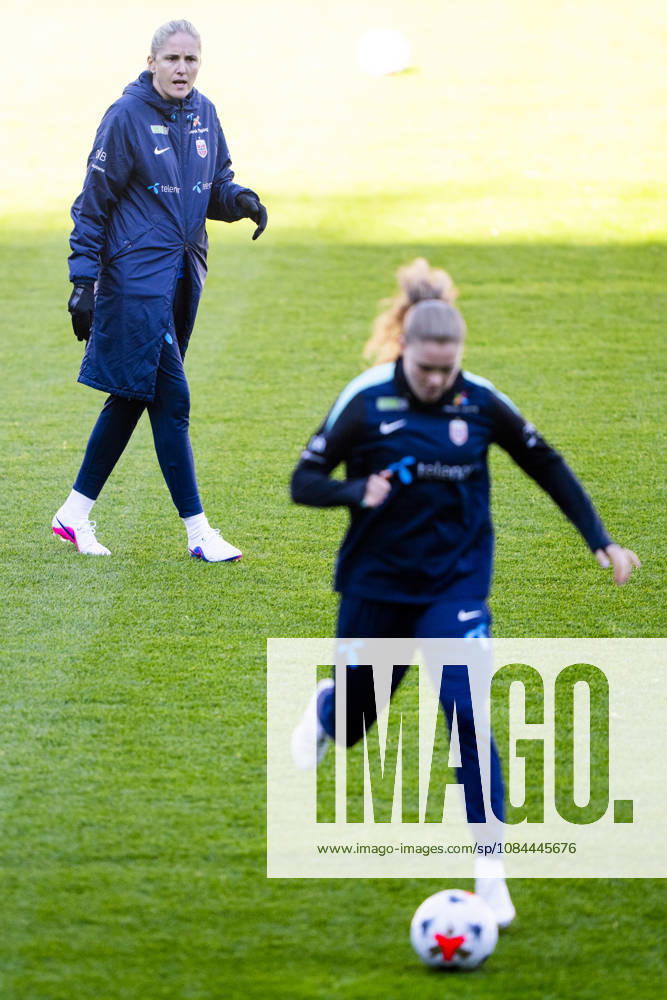 Soccer, training with the Norwegian women s national team, Oslo, Norway 20261012 Norway s head coach Gemma Grainger during a training session with Norway s women s national soccer team at Ullevaal Stadium ahead of the match against Romania. Photo: Fredrik Varfjell, NTB, Oslo, Norway. . RESTRICTED USE FOR BETTING COMPANIES.