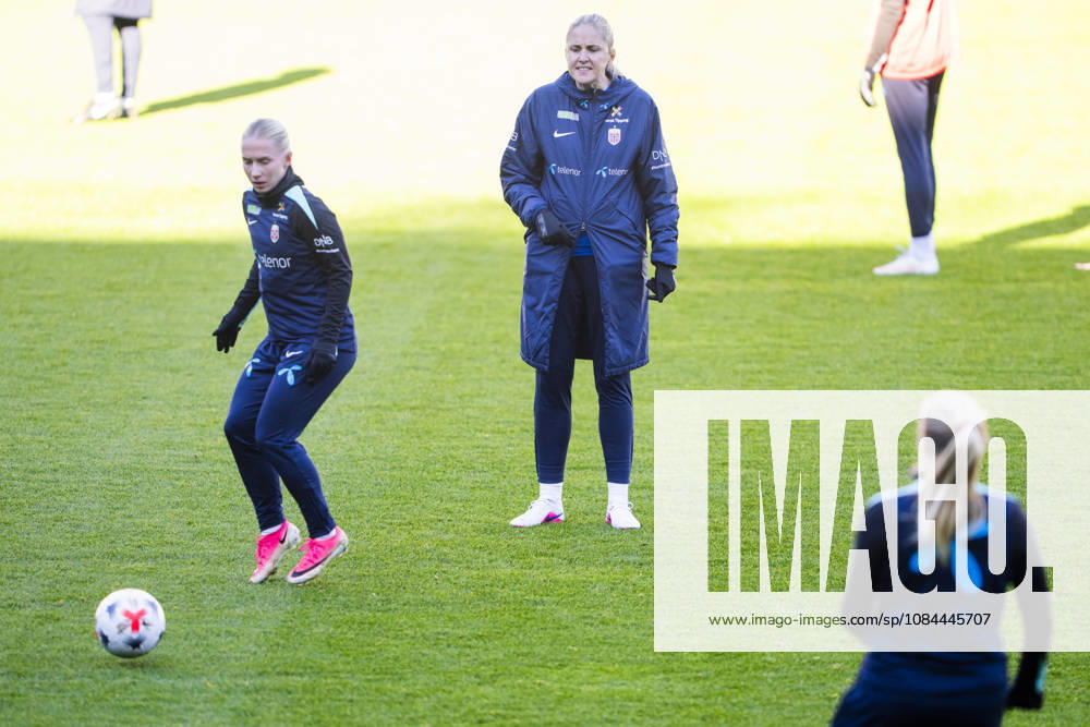Soccer, training with the Norwegian women s national team, Oslo, Norway 20261012 Norway s head coach Gemma Grainger during a training session with Norway s women s national soccer team at Ullevaal Stadium ahead of the match against Romania. Photo: Fredrik Varfjell, NTB, Oslo, Norway. . RESTRICTED USE FOR BETTING COMPANIES.