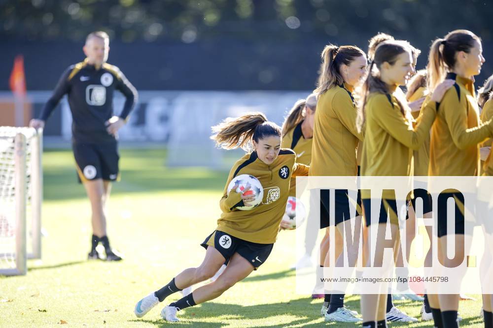 ZEIST - Daniëlle van de Donk during a training session of the Dutch women s football team in preparation for the World Cup qualifying match against Hungary. ROBIN VAN LONKHUIJSEN ANP ANPxSportx IVx 572228101 originalFilename: 572228101