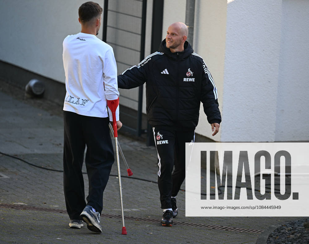 Fussball 1.Bundesliga, 1.FC Koeln . Training nach dem Rheinderby gegen Mönchengladbach. Thijs Dallinga ( 1.FC Köln ), links und Trainer Rene Wagner . Koeln