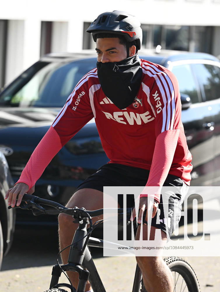 Fussball 1.Bundesliga, 1.FC Koeln . Training nach dem Rheinderby gegen Mönchengladbach. Jahmai Simpson-Pusey ( 1.FC Köln ) . Koeln
