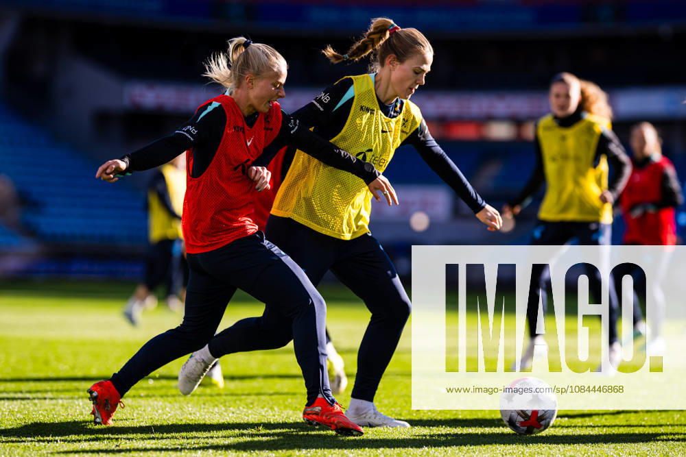 Emilie Woldvik and Marthine ostenstad of the Norwegian womens national football team during a training session on October 12, 2026 in Oslo. Photo: Marius Simensen BILDBYRAN Cop 238 bbeng dam fifa women s world cup qualifier football fotball fotboll norge norway practice soccer training trening träning