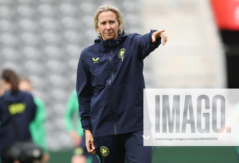 Republic of Ireland WNT Squad Training, SuperValu Pairc UiChaoimh, Cork 12 10 2026 Ireland head coach Carla Ward Carla Ward 12 10 2026