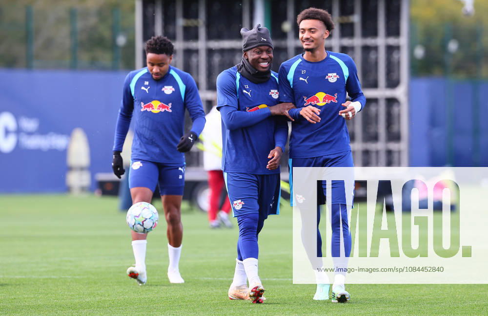 RB Leipzig - Training Champions League Leipzig, 12.10.2026, RB Akademie, UEFA Champions League , RB Leipzig - Abschlusstraining am Vortag von RBLeipzig v. PSV Eindhoven , Im Bild v.l.: Christopher Nkunku (hi.,28, RB Leipzig),Johan Bakayoko ( 11, RB Leipzig) und Tidiam Gomis (27, RB Leipzig) ,