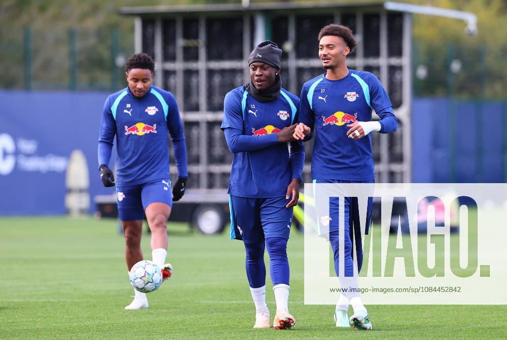 RB Leipzig - Training Champions League Leipzig, 12.10.2026, RB Akademie, UEFA Champions League , RB Leipzig - Abschlusstraining am Vortag von RBLeipzig v. PSV Eindhoven , Im Bild v.l.: Christopher Nkunku (hi.,28, RB Leipzig),Johan Bakayoko ( 11, RB Leipzig) und Tidiam Gomis (27, RB Leipzig) ,