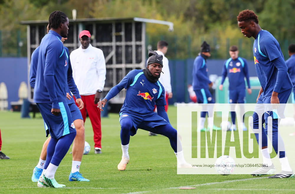 RB Leipzig - Training Champions League Leipzig, 12.10.2026, RB Akademie, UEFA Champions League , RB Leipzig - Abschlusstraining am Vortag von RBLeipzig v. PSV Eindhoven , Im Bild v.l.: Castello Lukeba (23, RB Leipzig),Johan Bakayoko ( 11, RB Leipzig) und Abdoul Kone ( 2, RB Leipzig) ,