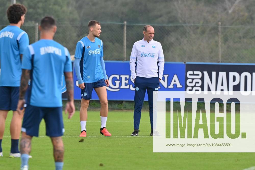 Foto IPP Felice De Martino Castel Volturno (Ce) 12 10 2026 Allenamento Napoli pre gara Champions League con il Villareal Nella foto: Massimiliano Allegri Italy Photo Press World Copyright Castel Volturno italy ITALY
