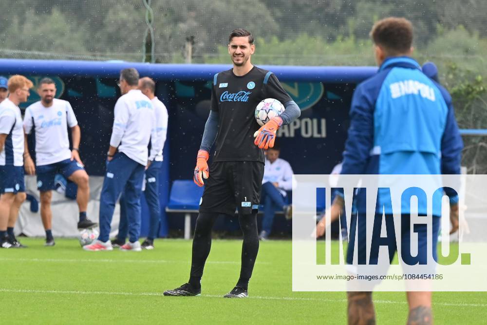 Foto IPP Felice De Martino Castel Volturno (Ce) 12 10 2026 Allenamento Napoli pre gara Champions League con il Villareal Nella foto: Alex Meret Italy Photo Press World Copyright Castel Volturno italy ITALY