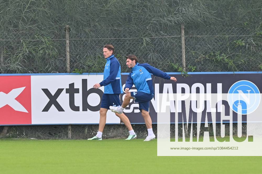 Foto IPP Felice De Martino Castel Volturno (Ce) 12 10 2026 Allenamento Napoli pre gara Champions League con il Villareal Nella foto: Scott McTominay e Billy Gilmour Italy Photo Press World Copyright Castel Volturno italy ITALY