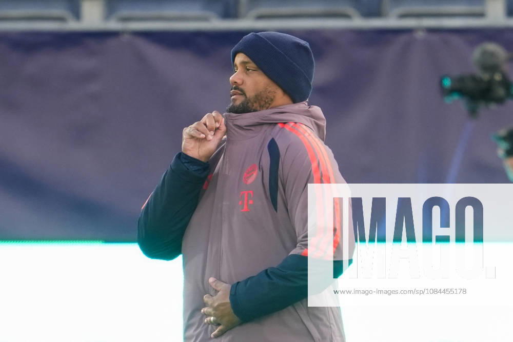 Soccer, Champions League 2026–2027, Viking vs. Bayern Munich, Stavanger, October 12, 2026. Bayern Munich coach Vincent Kompany coaches at Lyse Arena in Stavanger, on the day of the Champions League match between Viking and Bayern Munich. Photo: Lise Aserud, NTB, Stavanger, Norway. . RESTRICTED USE FOR BETTING COMPANIES.
