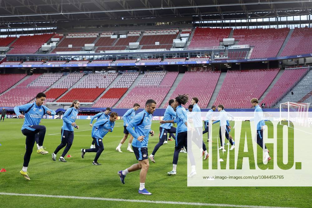 LEIPZIG - (LR) Amir Bouhamdi of PSV Eindhoven, Yarek Gasiorowski of PSV Eindhoven, Dennis Man of PSV Eindhoven, Kodai Sano of PSV Eindhoven, Sam Lammers of PSV Eindhoven, Filip Kostic of PSV Eindhoven, during a training session prior to the UEFA Champions League match between RB Leipzig and PSV Eindhoven at the RB Arena on 12 October 2026 in Leipzig, Germany. MAURICE VAN STEEN ANP ANPxSportx IVx 572250717 originalFilename: 572250717