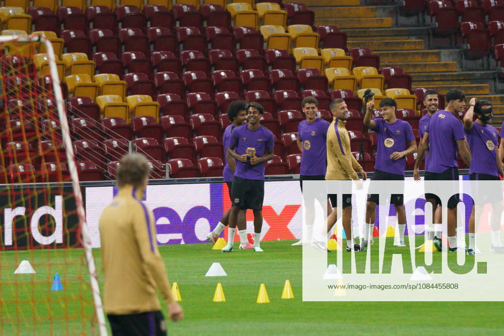Lamine Yamal (C) during the training day of FC Barcelona, Barca ahead the UEFA Champions League second round, football match against Galatasaray at RAMS Park Stadium in Istanbul, Turkey on October 12, 2026. Sariyer Turkey - ZUMAu194 20261012_zip_u194_029