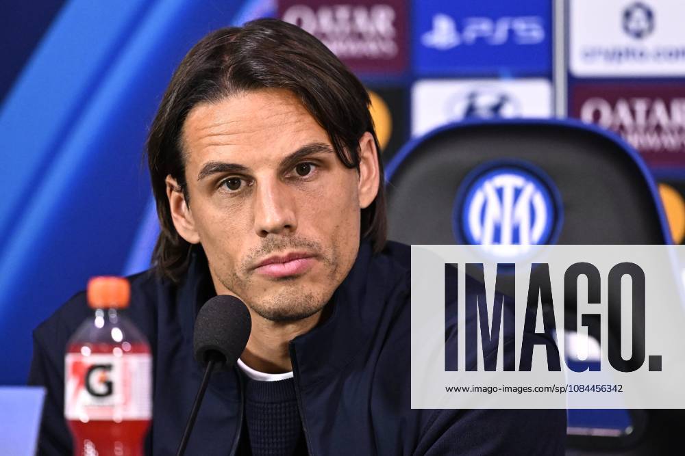 Inter Milan v Club Brugge - UEFA Champions League Media Activities 12 10 2026 MILAN, ITALY - OCTOBER 12 : Sommer Yann goalkeeper of Club Brugge speaking with the media during a pre-match press conference, PK, Pressekonferenz ahead of the UEFA Champions League 2026 27 League Phase matchday 2 match between Inter Milan and Club Brugge on October 12, 2026 in Milan, Italy, 12 10 2026 Milan Italy