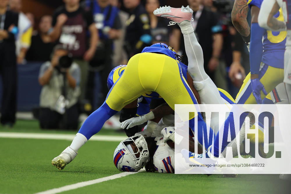 INGLEWOOD, CA - OCTOBER 12: James Cook III 4 of the Buffalo Bills is tackled during an NFL, American Football Herren, USA game between the Buffalo Bills and the Los Angeles Rams on October 12, 2026, at SoFi Stadium in Inglewood, California. (Photo by Greg Fiore Icon Sportswire) NFL: OCT 12 Bills at Rams Icon2610121168