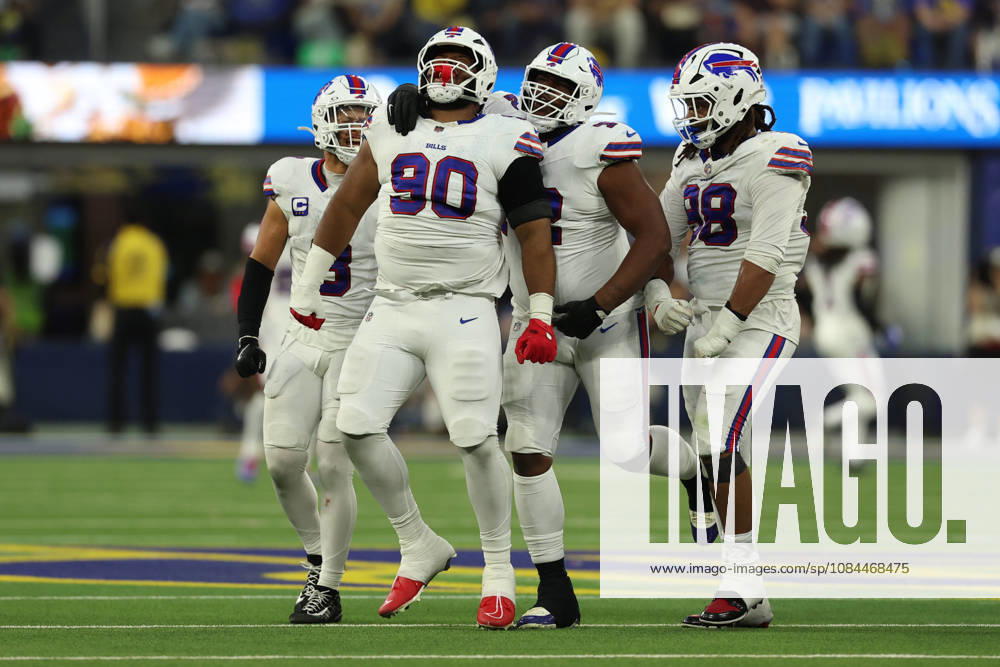 INGLEWOOD, CA - OCTOBER 12: DeWayne Carter 90 of the Buffalo Bills celebrates a sack during an NFL, American Football Herren, USA game between the Buffalo Bills and the Los Angeles Rams on October 12, 2026, at SoFi Stadium in Inglewood, California. (Photo by Greg Fiore Icon Sportswire) NFL: OCT 12 Bills at Rams Icon2610122137