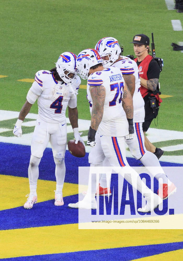 4 James Cook III, RB of the Buffalo Bills celebrates his touchdown during their regular NFL, American Football Herren, USA season game against the Los Angeles Rams on Monday October 12, 2026 at SoFi Stadium in Inglewood, California. ARIANA RUIZ PI Rams Vs. Bills - ZUMAp124 20261012_zaa_p124_033