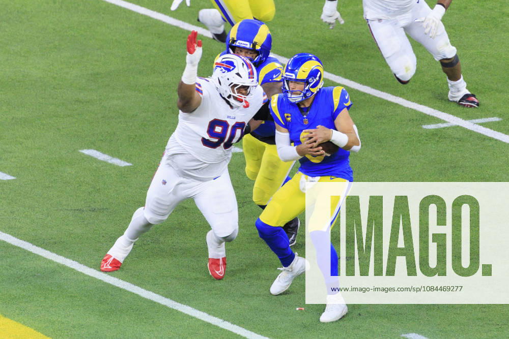 9 Matthew Stafford, QB of the Los Angeles Rams gets sacked by 90 DeWayne Carter, DT of the Buffalo Bills during their regular NFL, American Football Herren, USA season game on Monday October 12, 2026 at SoFi Stadium in Inglewood, California. ARIANA RUIZ PI Inglewood USA - ZUMAp124 20261012_zaa_p124_026