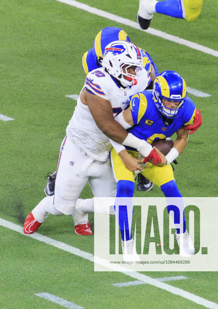 9 Matthew Stafford, QB of the Los Angeles Rams gets sacked by 90 DeWayne Carter, DT of the Buffalo Bills during their regular NFL, American Football Herren, USA season game on Monday October 12, 2026 at SoFi Stadium in Inglewood, California. ARIANA RUIZ PI Inglewood USA - ZUMAp124 20261012_zaa_p124_031