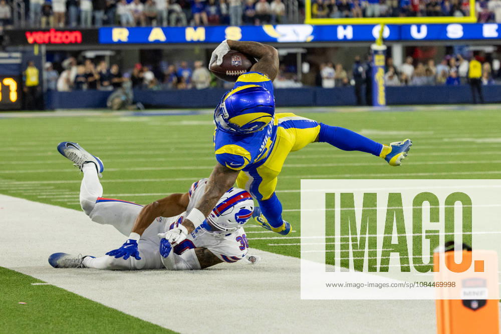 INGLEWOOD, CA - OCTOBER 12: Kyren Williams 23 of the Los Angeles Rams is pushed out of bounds by Anthony Kendall 30 of the Buffalo Bills in the second half of an NFL, American Football Herren, USA game between the Buffalo Bills and the Los Angeles Rams on October 12, 2026, at SoFi Stadium in Inglewood, California. (Photo by Greg Fiore Icon Sportswire) NFL: OCT 12 Bills at Rams Icon2610124577