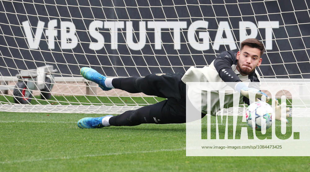 2026.10.13, Deutschland, Stuttgart, Fußball VfB Stuttgart Training, Dennis Seimen