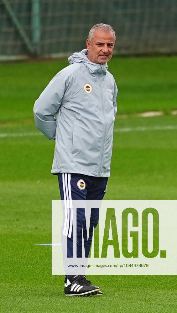 Fenerbahce complete preparations for Aston Villa clash in UEFA Champions League ISTANBUL, TURKIYE - OCTOBER 13: Fenerbahce head coach Ismail Kartal leads a training session at Can Bartu Training Facilities as the team completes preparations for their away match against Aston Villa in the second week of the UEFA Champions League, in Istanbul, Turkiye, on October 13, 2026. Adem Kutucu Anadolu Istanbul Turkey. Editorial use only. Please get in touch for any other usage.