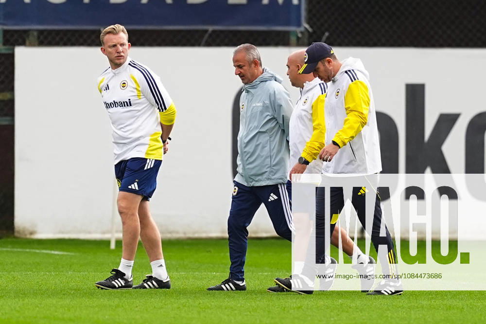 Fenerbahce complete preparations for Aston Villa clash in UEFA Champions League ISTANBUL, TURKIYE - OCTOBER 13: Fenerbahce head coach Ismail Kartal (2nd L) leads a training session at Can Bartu Training Facilities as the team completes preparations for their away match against Aston Villa in the second week of the UEFA Champions League, in Istanbul, Turkiye, on October 13, 2026. Adem Kutucu Anadolu Istanbul Turkey. Editorial use only. Please get in touch for any other usage.