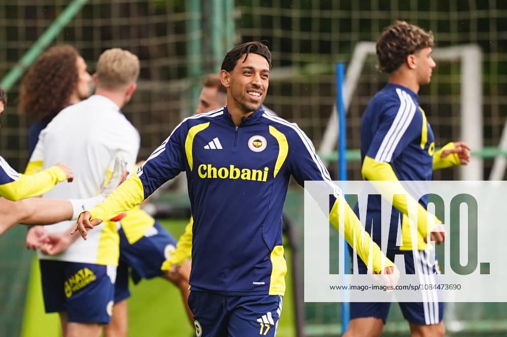 Fenerbahce complete preparations for Aston Villa clash in UEFA Champions League ISTANBUL, TURKIYE - OCTOBER 13: Fenerbahce player Irfan Can Kahveci (C) takes part in a training session at Can Bartu Training Facilities as the team completes preparations for their away match against Aston Villa in the second week of the UEFA Champions League, in Istanbul, Turkiye, on October 13, 2026. Adem Kutucu Anadolu Istanbul Turkey. Editorial use only. Please get in touch for any other usage.
