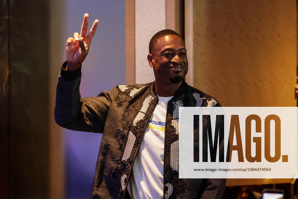 Former NB basketball player Dwyane Wade in Manila Former NBA, Basketball Herren, USA professional basketball player Dwyane Wade gestures as he arrives for a press conference, PK, Pressekonferenz in Manila, Philippines, on October 13, 2026. Dwyane Wade is in Manila for a promotional tour from October 13-14. Manila PHILIPPINES