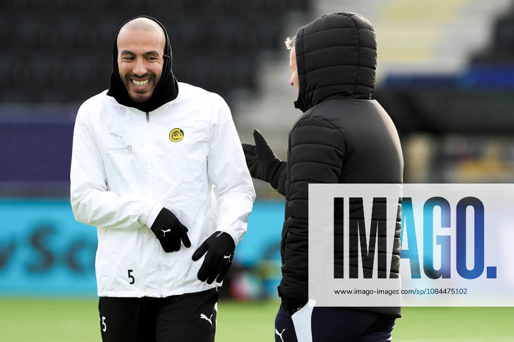 Soccer, Champions League 2026–2027, Bodo Glimt, Borussia Dortmund, Bodo, October 13, 2026: Coach Kjetil Knudsen and Haitam Aleesami during Bodo Glimt’s training session at Aspmyra Stadium, the day of the Champions League match between Bodo Glimt and Borussia Dortmund. Photo: Terje Pedersen, NTB, Bodo, Norway. . RESTRICTED USE FOR BETTING COMPANIES