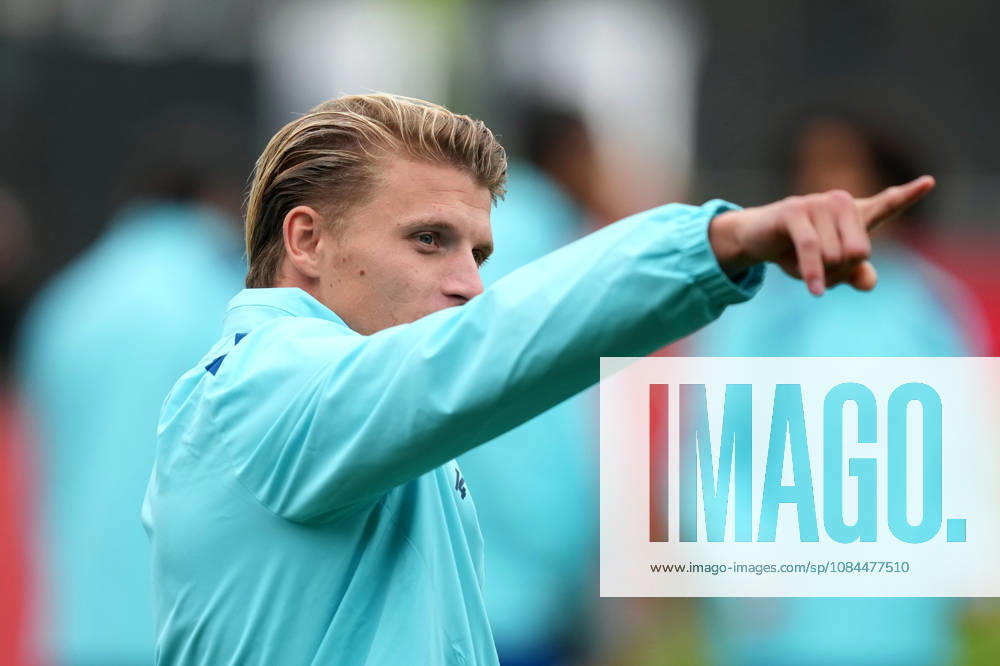 Training Champions League Feyenoord Rotterdam 2026 2027 Rotterdam - Sem Steijn of Feyenoord Rotterdam gestures during a training before the Champions League match against Como 1907. The training is set at Trainingscomplex 1908 on 13 October 2026 in Rotterdam, Netherlands. (Hero Images Yannick Verhoeven)