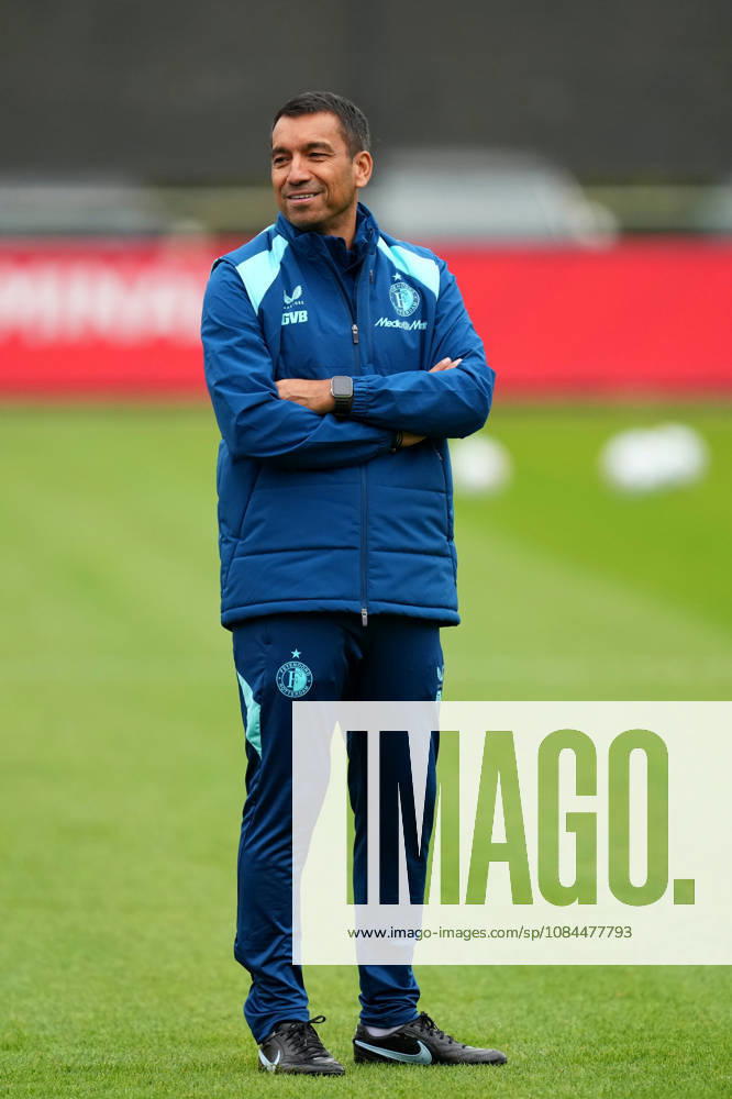 Training Champions League Feyenoord Rotterdam 2026 2027 Rotterdam - Coach Giovanni van Bronckhorst of Feyenoord Rotterdam shares a laugh during a training before the Champions League match against Como 1907. The training is set at Trainingscomplex 1908 on 13 October 2026 in Rotterdam, Netherlands. (Hero Images Yannick Verhoeven)