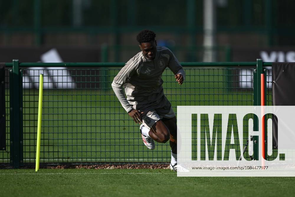 Aston Villa completes preparations for UCL clash against Fenerbahce TAMWORTH, UNITED KINGDOM - OCTOBER 13: Aston Villa team completes its preparations for the UEFA Champions League second matchday against Fenerbahce with a training session at the Bodymoor Heath Training Ground, in Tamworth, United Kingdom on October 13, 2026. Rasid Necati Aslim Anadolu Tamworth United Kingdom. Editorial use only. Please get in touch for any other usage.