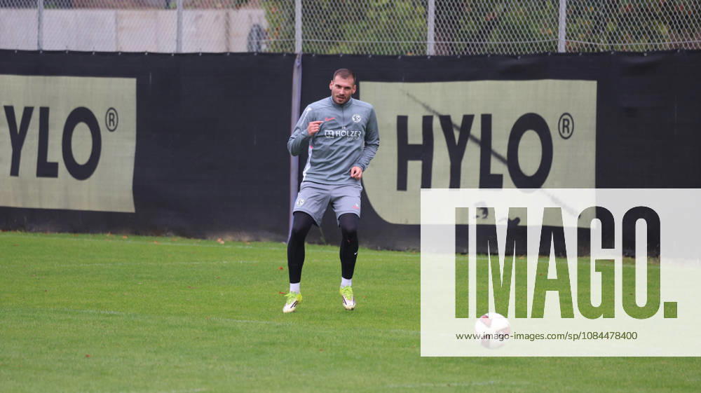 Fussball 1.Bundesliga , SV Elversberg - Training v.l. Luca Sirch (SV 07 Elversberg) St. Ingbert