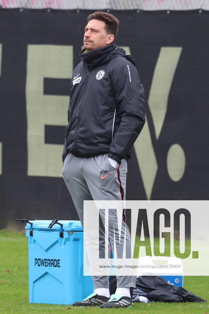 Fussball 1.Bundesliga , SV Elversberg - Training v.l. Vincent Wagner Trainer (SV 07 Elversberg) St. Ingbert