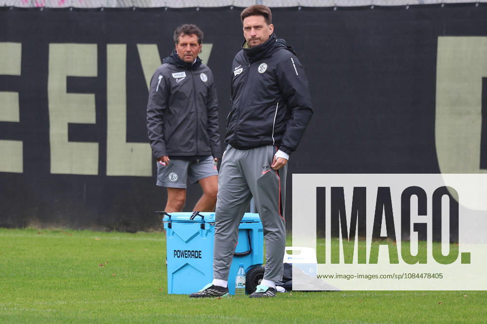 Fussball 1.Bundesliga , SV Elversberg - Training v.l. Sascha Purket Torwart-Trainer (SV 07 Elversberg) Vincent Wagner Trainer (SV 07 Elversberg) St. Ingbert