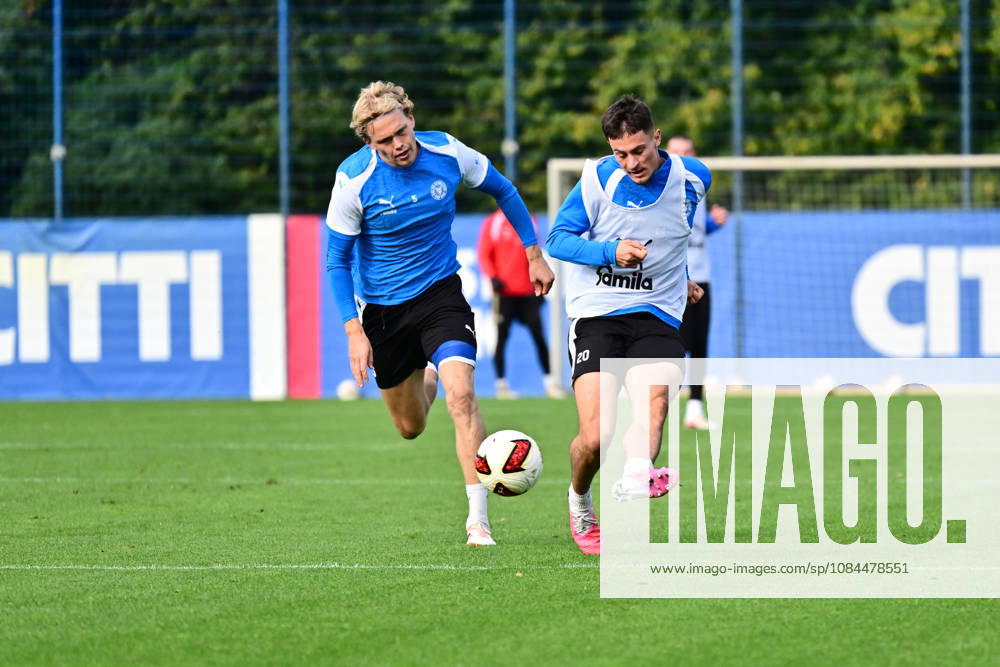 Fußball, Herren, 2.BL (Bundesliga), Saison 2026 2027, Holstein Kiel Training, KSV Adrian Kapralik kommt zum Abschluss gegen Noah Madsen Kiel, nähe Holstein-Stadion Projensdorf, Trainingszentrum, N Schleswig-Holstein Deutschland