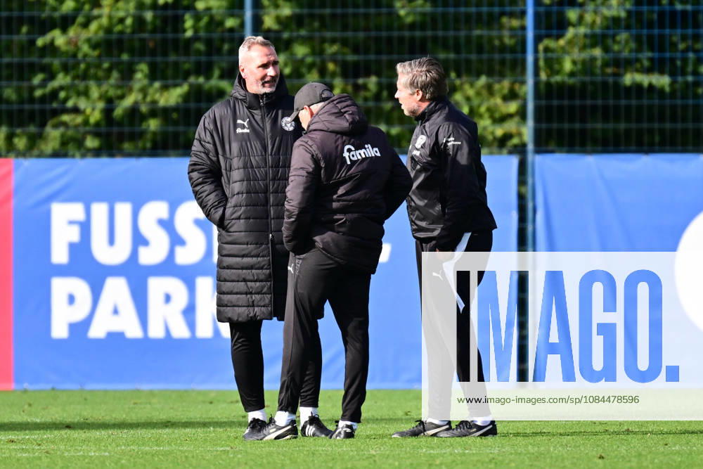 Fußball, Herren, 2.BL (Bundesliga), Saison 2026 2027, Holstein Kiel Training, KSV Trainer Tim Walter mit seinen Co-Trainern Kiel, nähe Holstein-Stadion Projensdorf, Trainingszentrum, N Schleswig-Holstein Deutschland