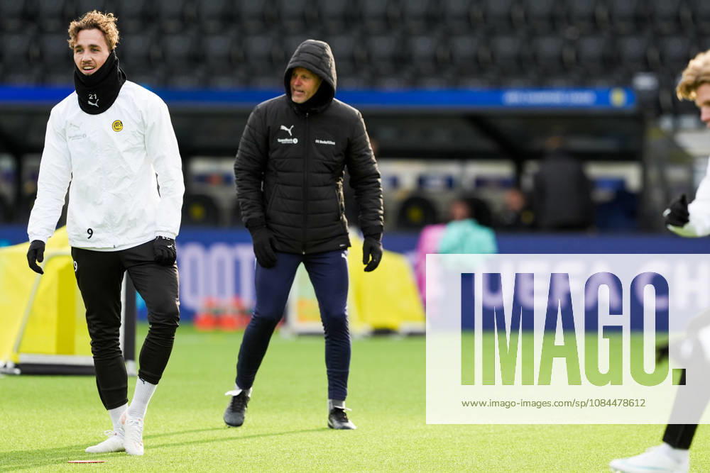 Champions League Bodo Glimt Borussia Dortmund Bodo 20261013 Coach Kjetil Knutsen and Andreas Helmersen at Bodo Glimt’s training session at Aspmyra Stadium, the day of the Champions League match between Bodo Glimt and Borussia Dortmund. Photo: Terje Pedersen, NTB, Bodo, Norway. . RESTRICTED USE FOR BETTING COMPANIES.