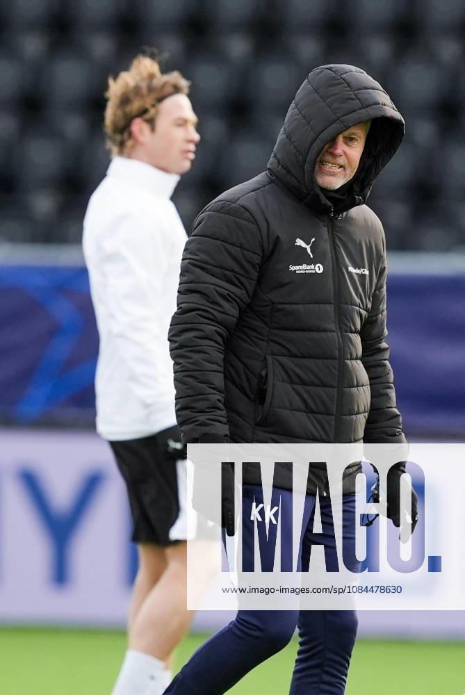 Champions League Bodo Glimt Borussia Dortmund Bodo 20261013 Coach Kjetil Knutsen with Patrick Berg and the Bodo Glimt team during training at Aspmyra Stadium, the day of the Champions League match between Bodo Glimt and Borussia Dortmund. Photo: Terje Pedersen, NTB, Bodo, Norway. . RESTRICTED USE FOR BETTING COMPANIES.