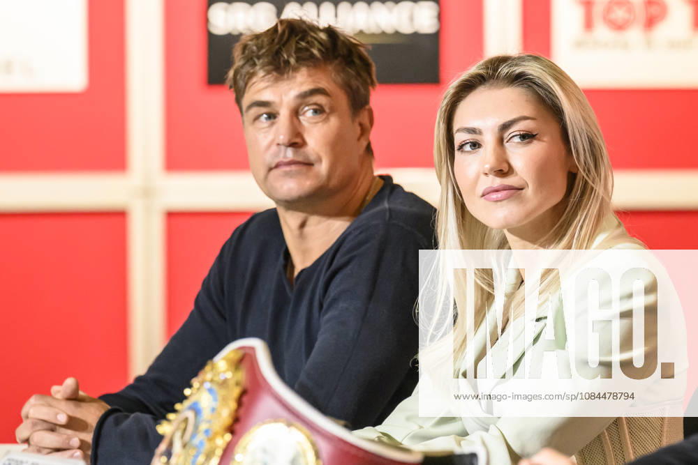 Im Bild v.l.: Dirk Dzemski (Trainer), Boxerin und Model Tatjana Genrich (Atomgewicht), GER, Magdeburg, SES, Erste Pressekonferenz vor der SES-Box-Gala am Samstag, 14. November 2026, Messe Magdeburg, 13.10.2026,