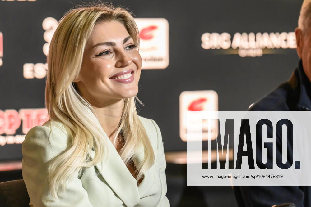 Im Bild v.l.: Boxerin und Model Tatjana Genrich (Atomgewicht), GER, Magdeburg, SES, Erste Pressekonferenz vor der SES-Box-Gala am Samstag, 14. November 2026, Messe Magdeburg, 13.10.2026,