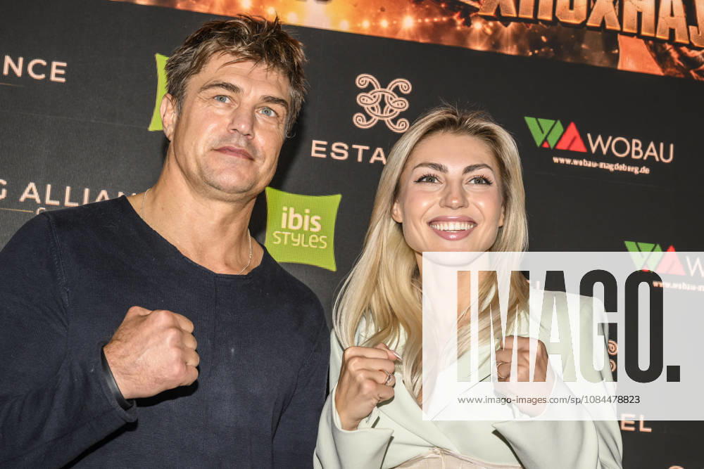 Im Bild v.l.: Dirk Dzemski (Trainer), Boxerin und Model Tatjana Genrich (Atomgewicht), GER, Magdeburg, SES, Erste Pressekonferenz vor der SES-Box-Gala am Samstag, 14. November 2026, Messe Magdeburg, 13.10.2026,