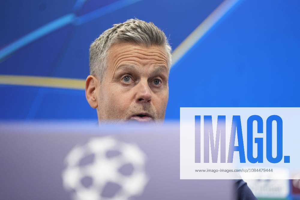 Soccer, Champions League 2026–2027, Bodo Glimt, Borussia Dortmund, Bodo, October 13, 2026: Andreas Helmersen and coach Kjetil Knudsen during Bodo Glimt’s press conference at Aspmyra Stadium, the day of the Champions League match between Bodo Glimt and Borussia Dortmund. Photo: Terje Pedersen, NTB, Bodo, Norway. . RESTRICTED USE FOR BETTING COMPANIES.