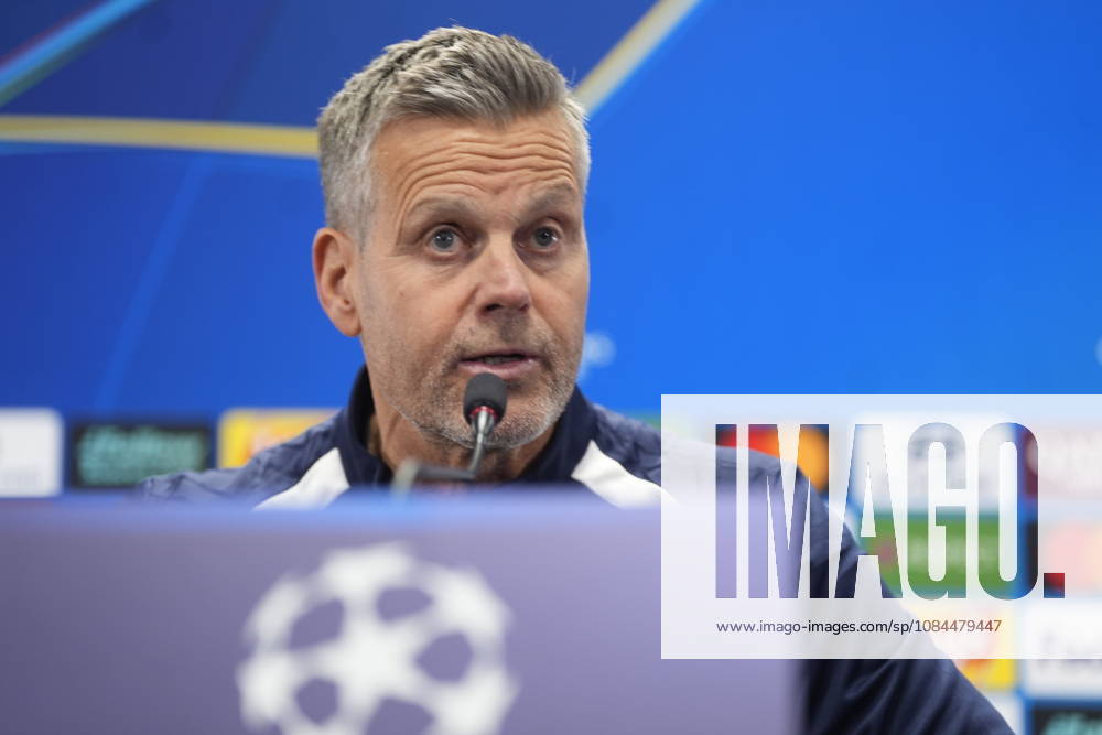 Soccer, Champions League 2026–2027, Bodo Glimt, Borussia Dortmund, Bodo, October 13, 2026: Andreas Helmersen and coach Kjetil Knudsen during Bodo Glimt’s press conference at Aspmyra Stadium, the day before the Champions League match between Bodo Glimt and Borussia Dortmund. Photo: Terje Pedersen, NTB, Bodo, Norway. . RESTRICTED USE FOR BETTING COMPANIES.