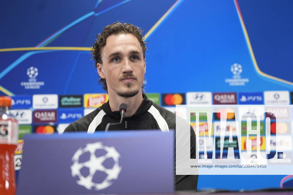 Soccer, Champions League 2026–2027, Bodo Glimt, Borussia Dortmund, Bodo, October 13, 2026: Andreas Helmersen and coach Kjetil Knudsen during Bodo Glimt’s press conference at Aspmyra Stadium, the day before the Champions League match between Bodo Glimt and Borussia Dortmund. Photo: Terje Pedersen, NTB, Bodo, Norway. . RESTRICTED USE FOR BETTING COMPANIES.