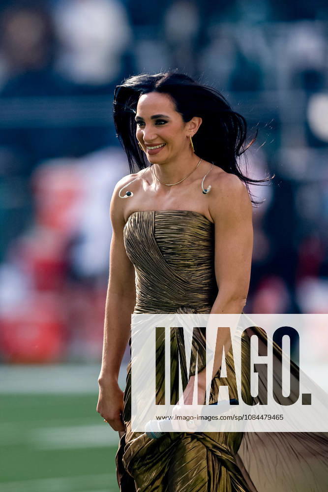 Jacksonville Jaguars v Philadelphia Eagles, International Series Laura Wright after singing National Anthem before the International Series match between Jacksonville Jaguars and Philadelphia Eagles at Tottenham Hotspur Stadium, London, UK on 11 October 2026. London Tottenham Hotspur Stadium London UK Editorial use only ,
