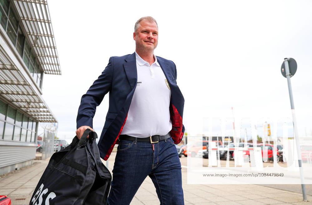 Stuttgart, Fußball UEFA Champions League, Saison 2026-2027, VfB Stuttgart fliegt nach Bratislava, Abflug, Fabian Wohlgemuth